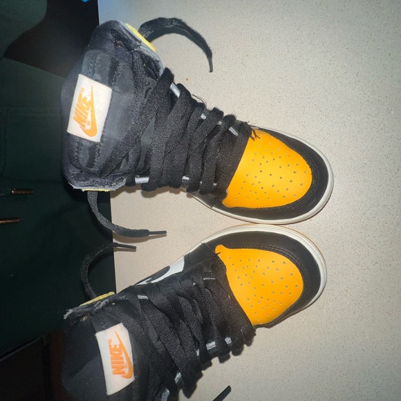 Jordan’s black and yellow size 13 C - Picture 8 of 10